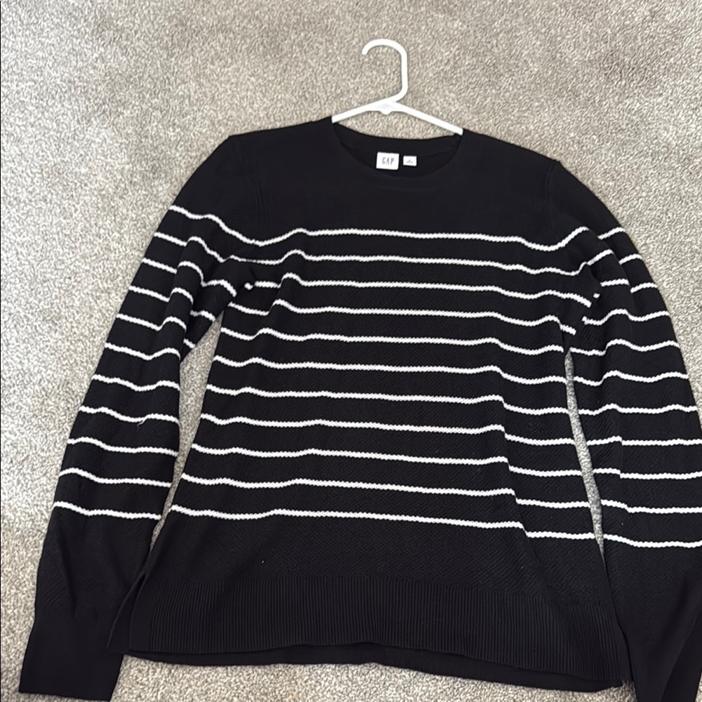 GAP women’s  Black and White Striped Sweater